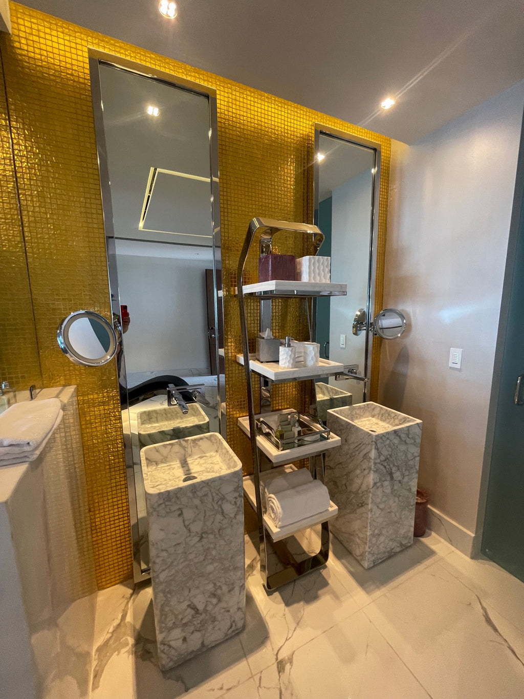 Acero inoxidable de alto brillo vertical