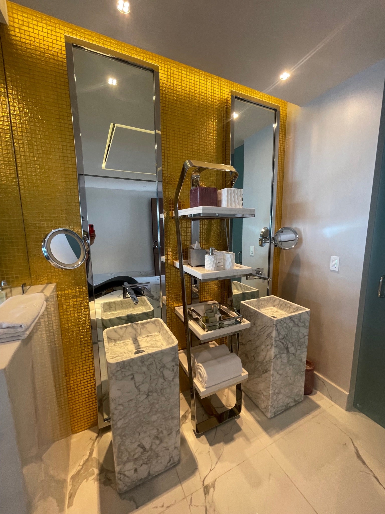 Acero inoxidable de alto brillo vertical