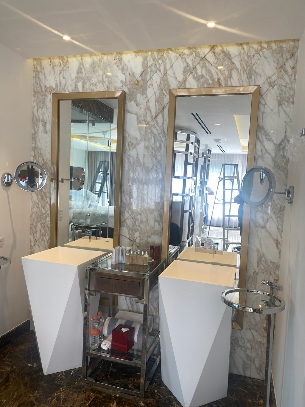 Acero inoxidable de alto brillo vertical